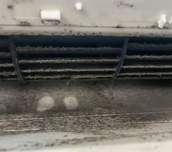 白云鄂博空调吹的风有股烧焦味是怎么回事